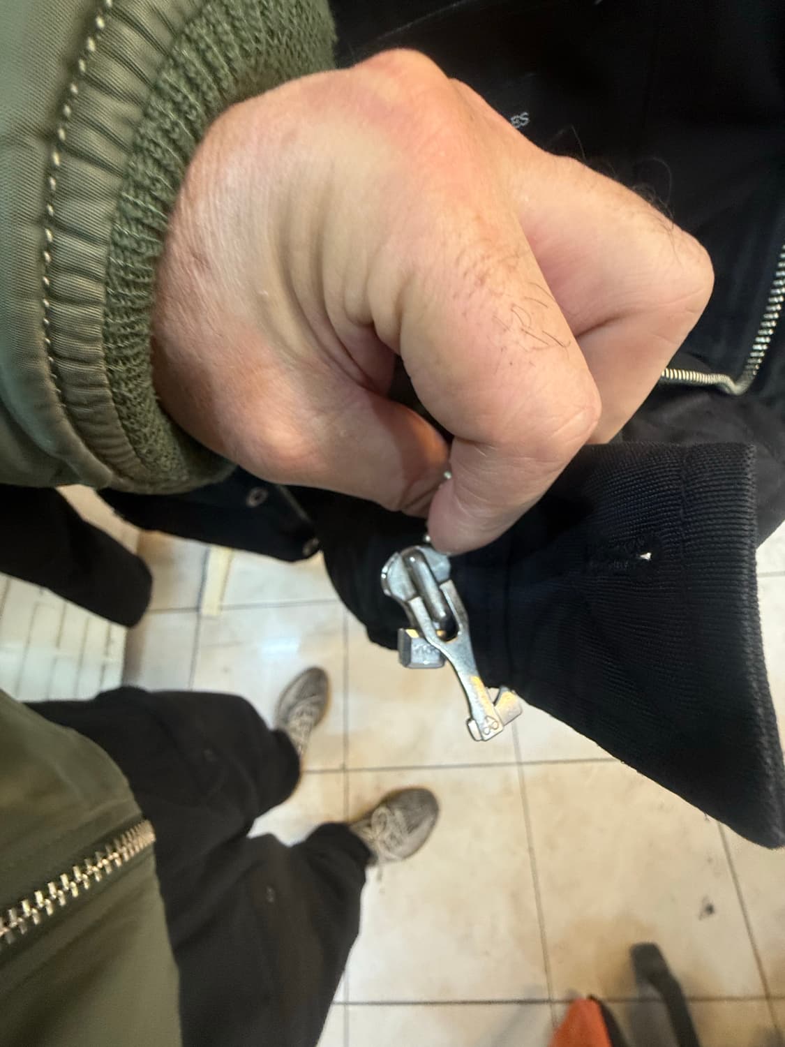 105 정품 무스너클 쓰리쿼터 패딩 팝니다 상품이미지6