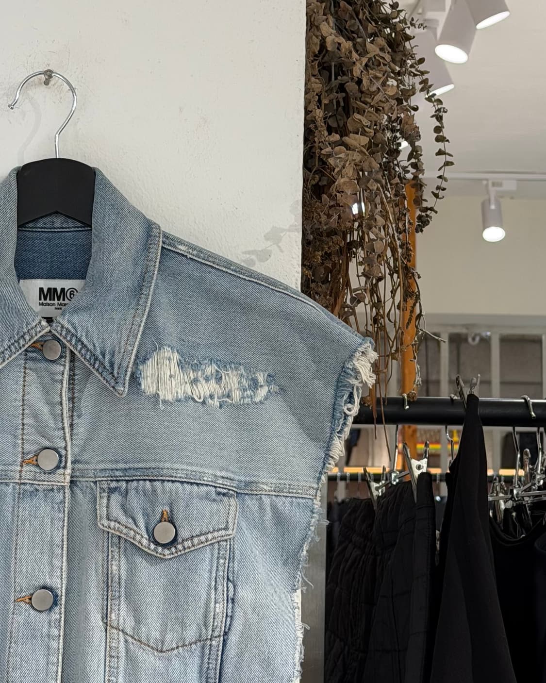 mm6 연청 데미지 데님 베스트  상품이미지3