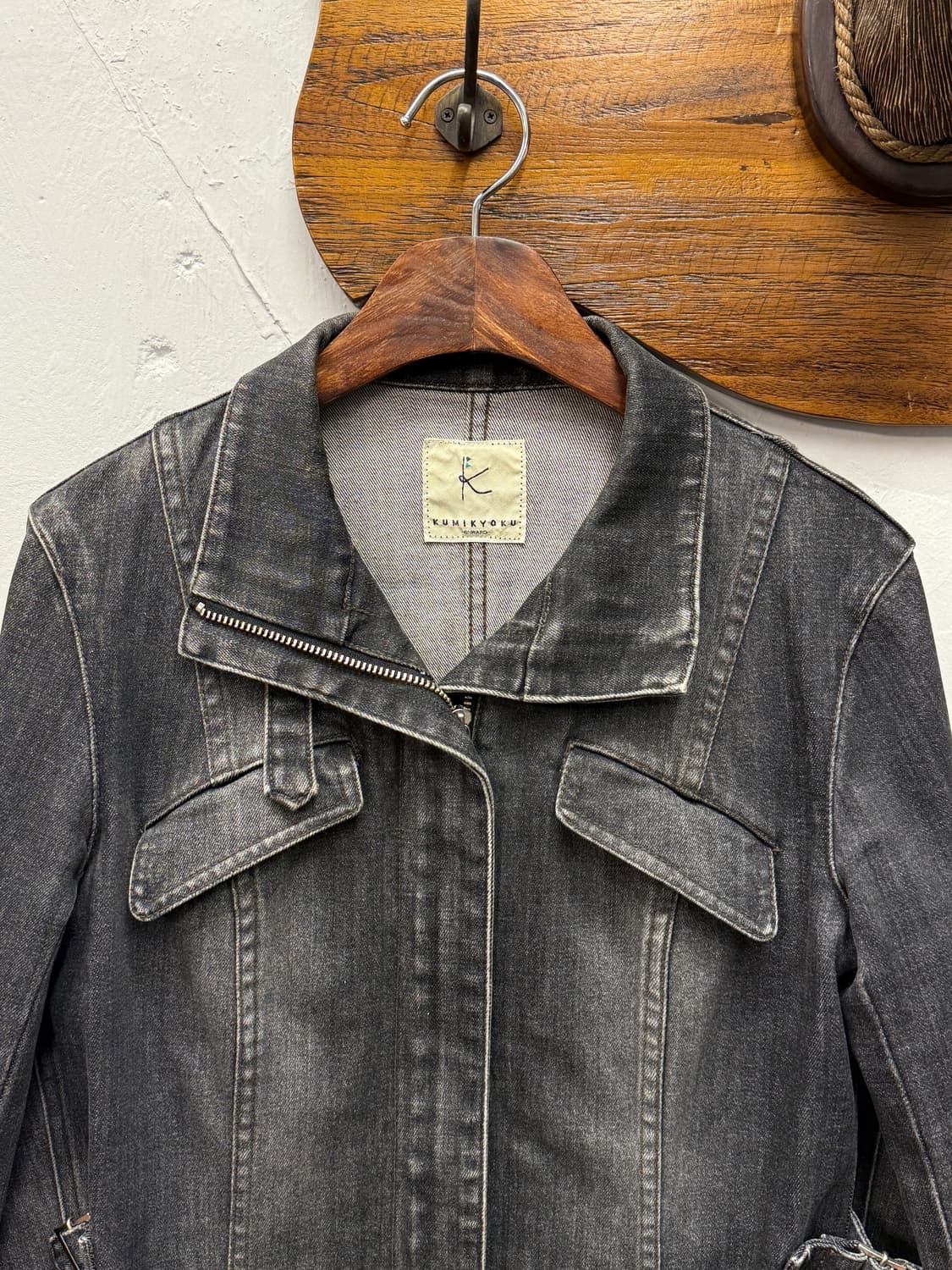 KUMIKYOKU Belted Zip-Up Denim Jacket 상품이미지3