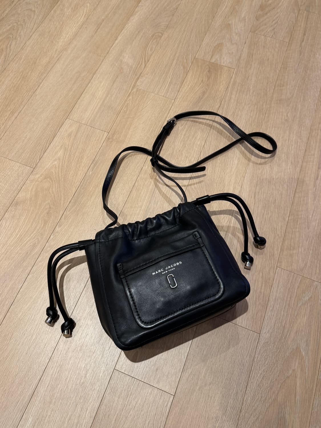 마크바이마크제이콥스 블랙 가죽 크로스백 상품이미지3