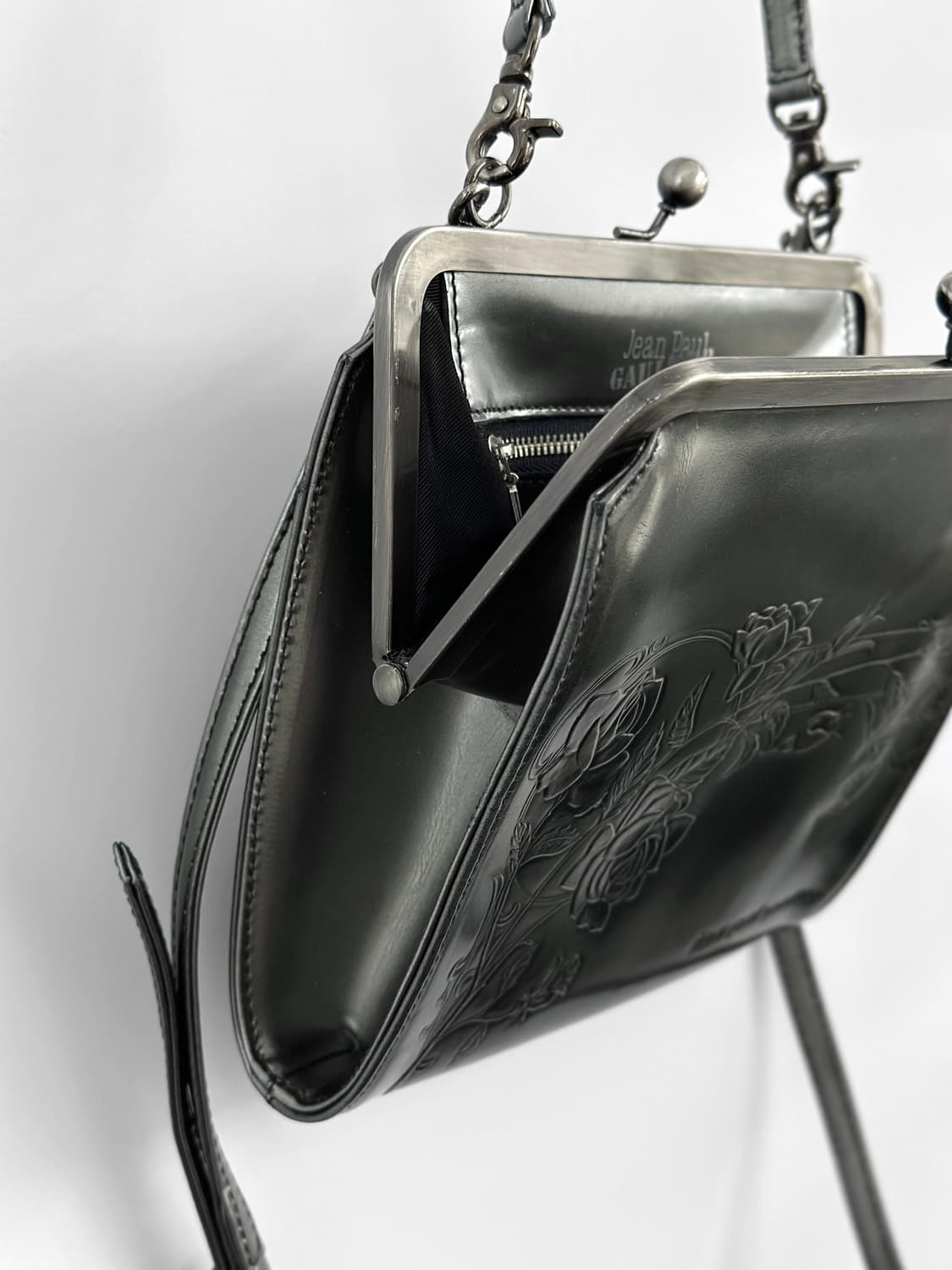 90~00s 장 폴 고르티에 로즈 엠보싱 프레임 백 상품이미지6