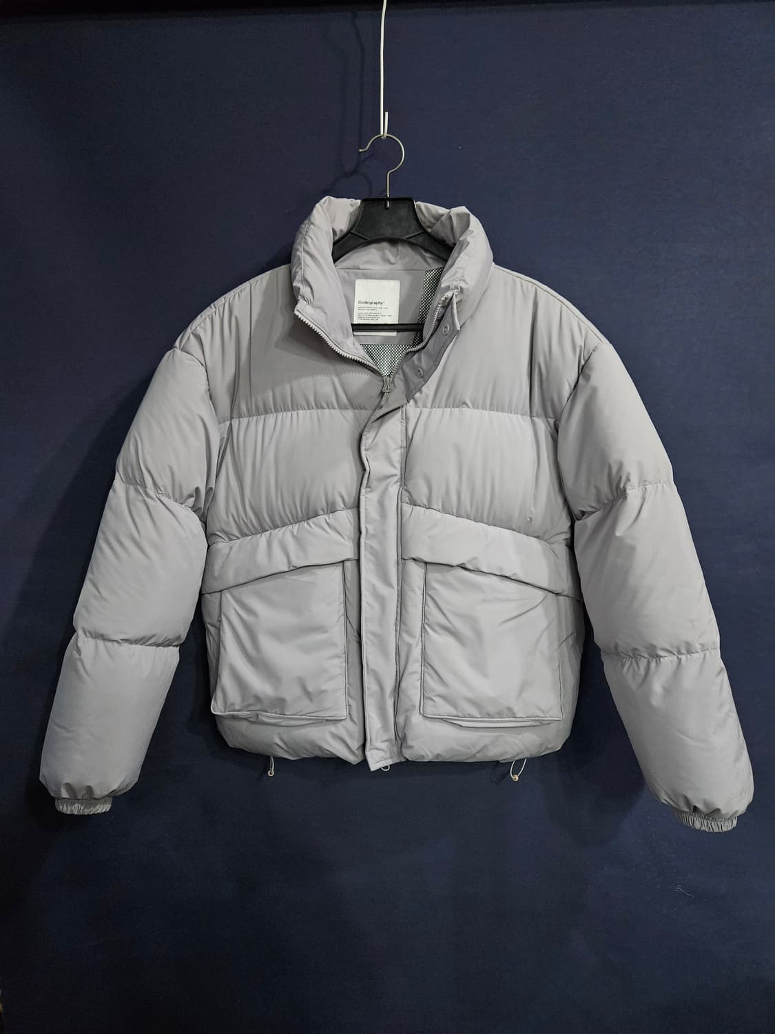 코드그라피 라이트그레이 남성 세미오버핏 95 덕다운 숏패딩  상품이미지1