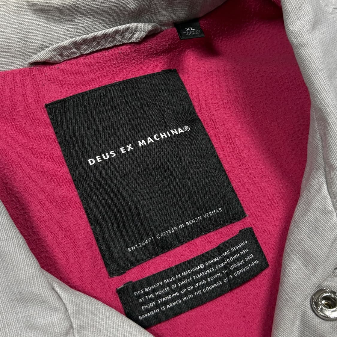 데우스 엑스 마키나 빅로고 코치자켓 상품이미지5