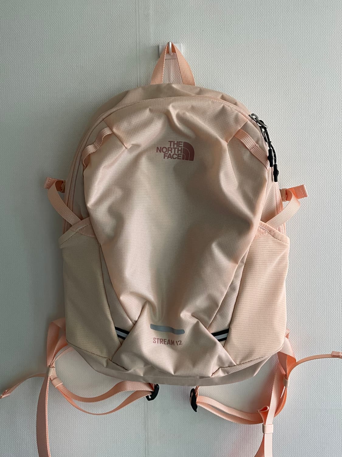 The North Face Stream 12L backpack 상품이미지3