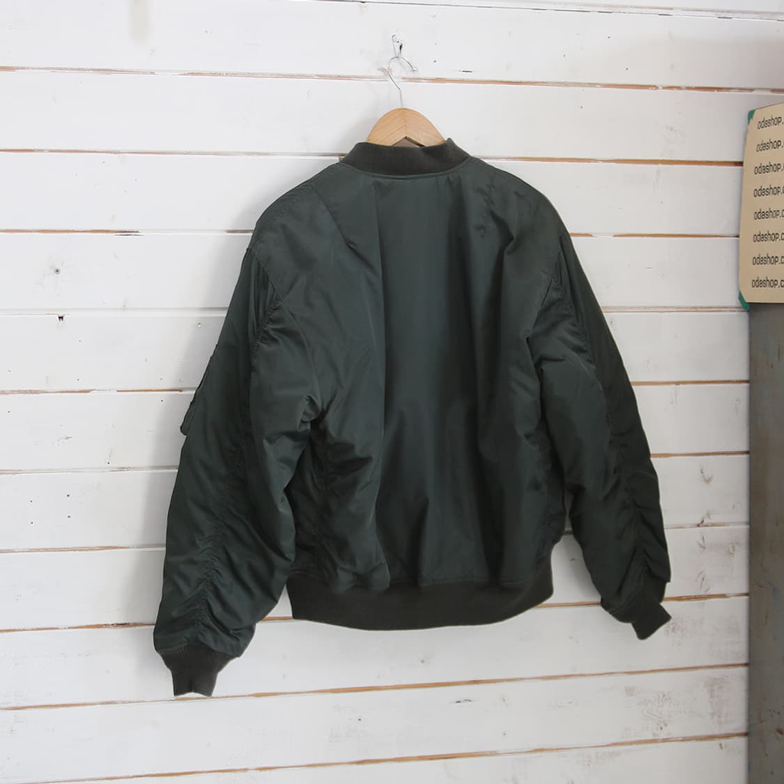 (착용컷) MA-1 플라이트 자켓 (남성용 100-103) 상품이미지2