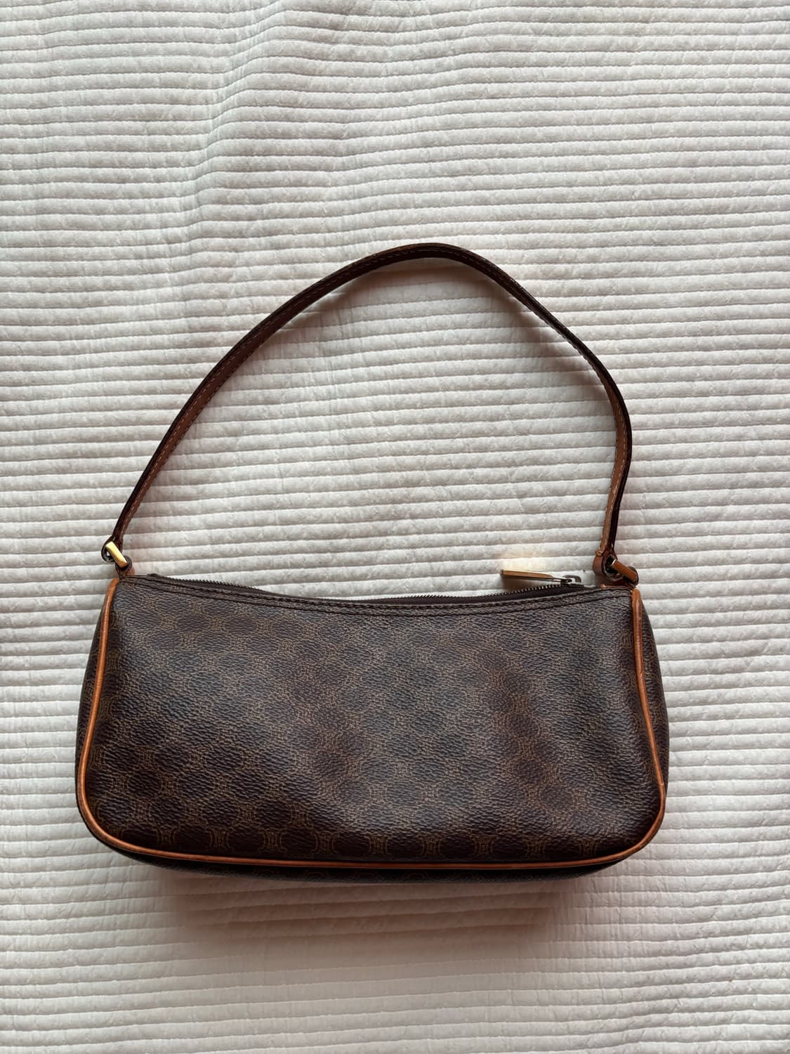 셀린느 마카담 숄더백 상품이미지1