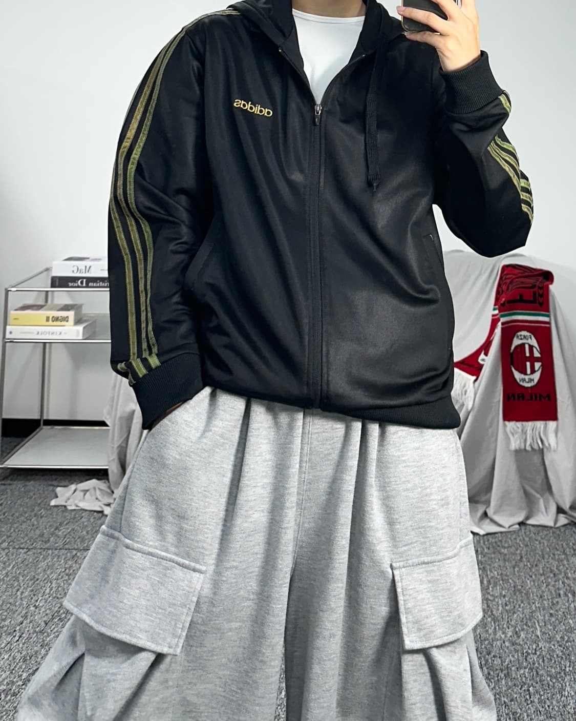 아디다스 블랙 카키골드 후드 트랙탑 105 상품이미지3