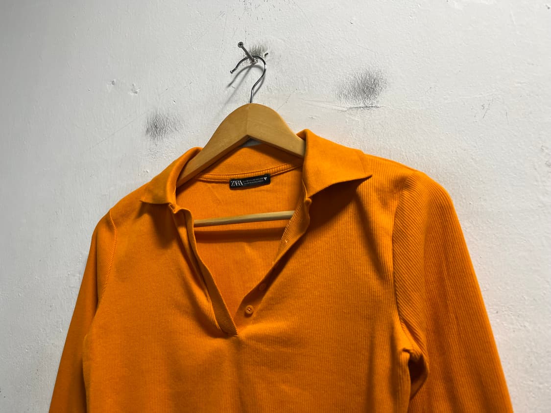 (55) ZARA 자라 스판 트임 크롭 카라 긴팔티셔츠 상품이미지2