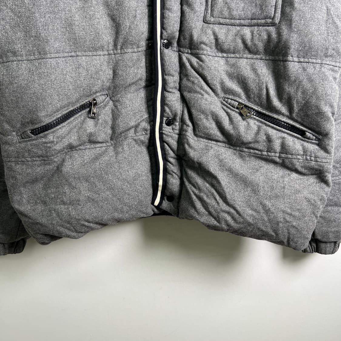 Moncler 몽클레어 그레이 다운 패딩 점퍼 상품이미지5