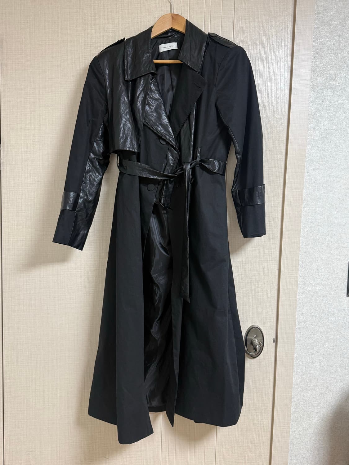 보헤미안 서울 검정 트렌치코트 상품이미지4