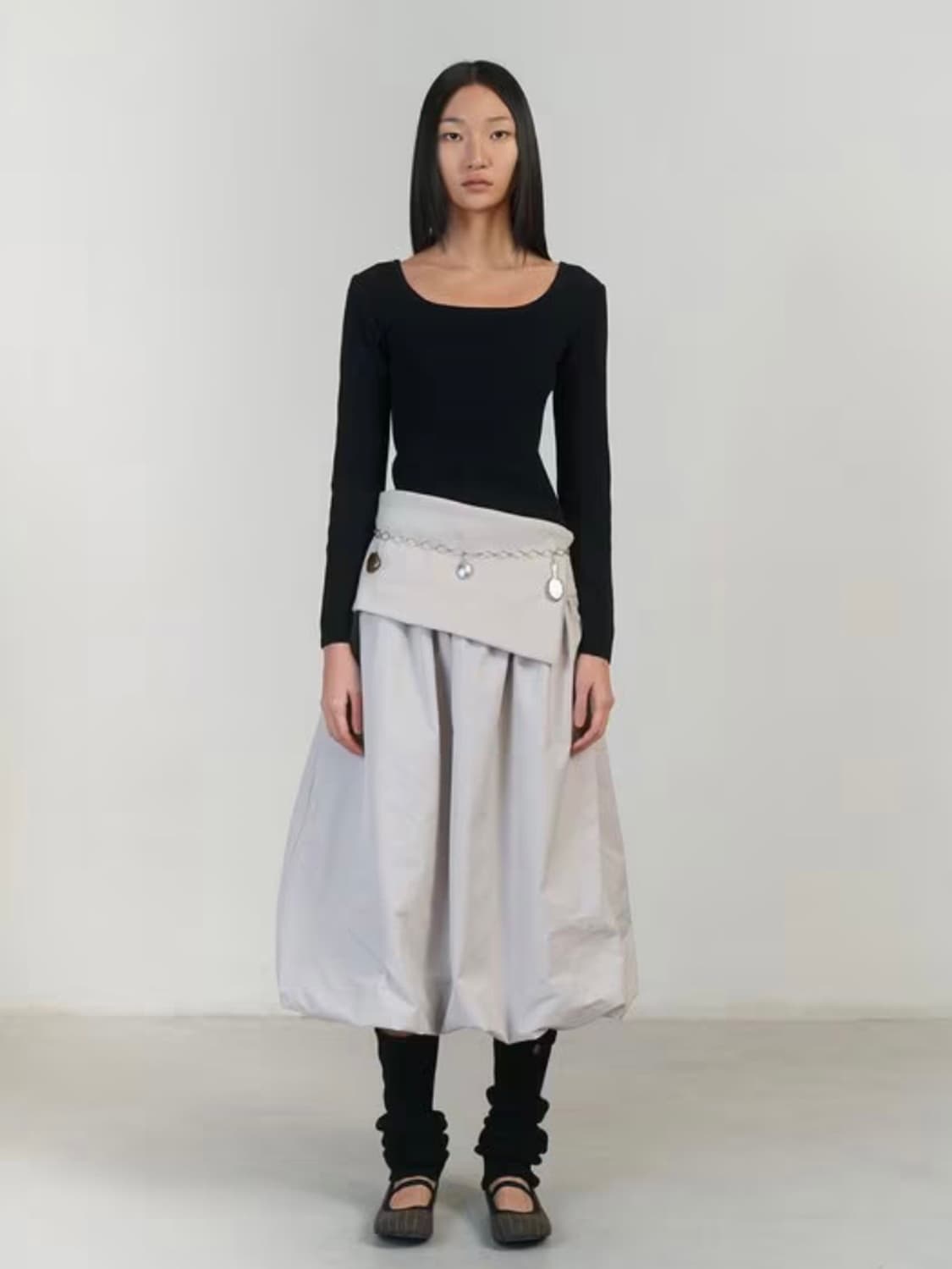 아모멘토 밴딩 볼륨 스커트 블랙 상품이미지2