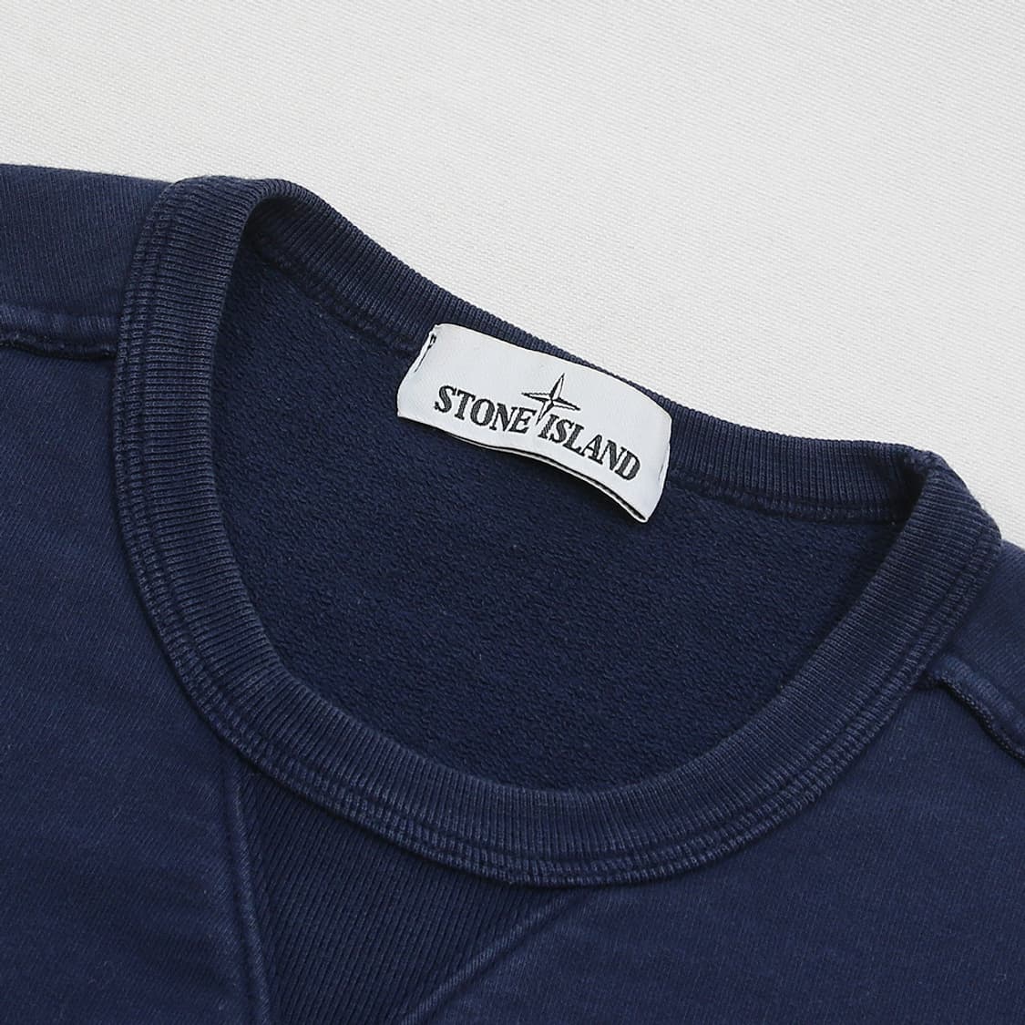 (착용컷) STONE ISLAND 와펜 맨투맨 (남성용 XL) 상품이미지6