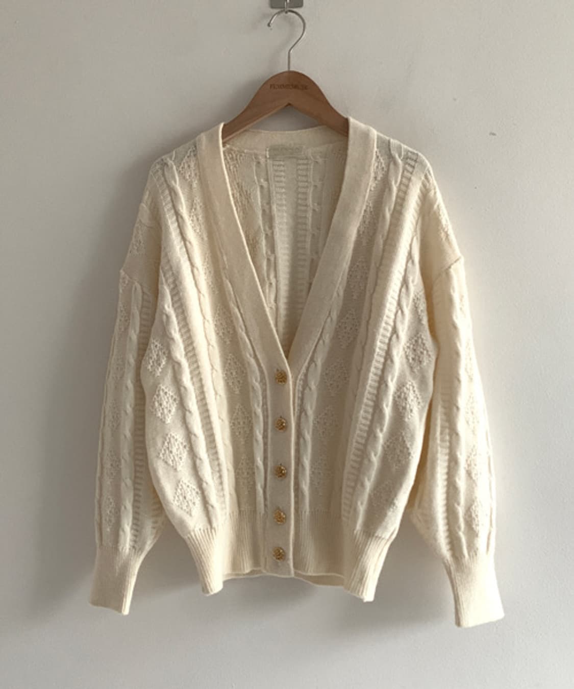 Twist Gold Button Knit Cardigan 상품이미지2