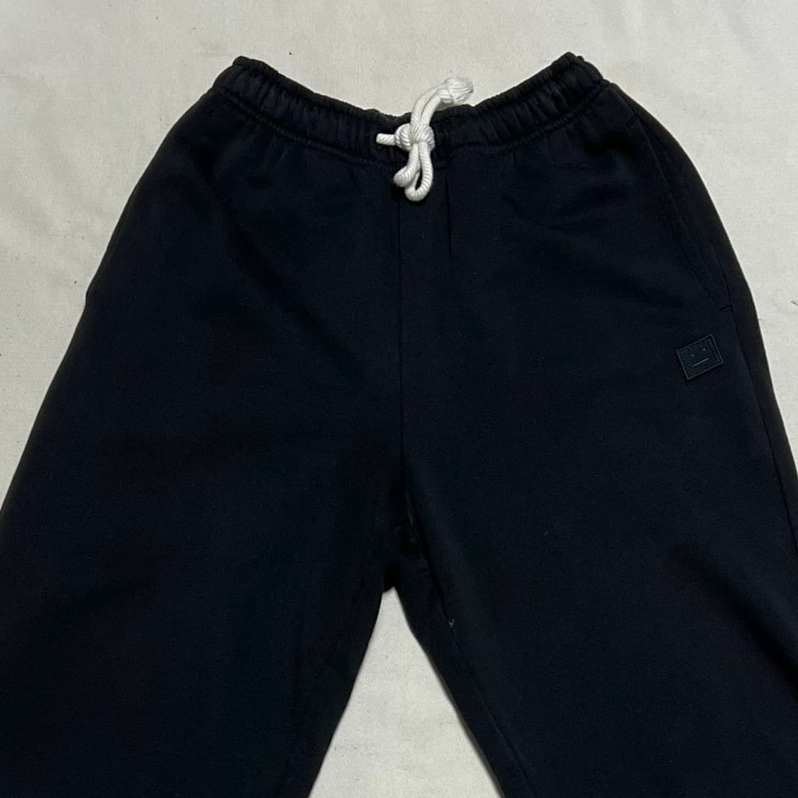 XS 아크네스튜디오 페이스 로고 블랙 조거팬츠 상품이미지1