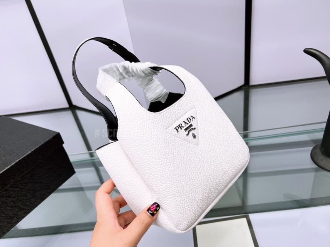프라다 뷰티 레더 미니 토드백 화이트 풀박스 무료배송 상품이미지4