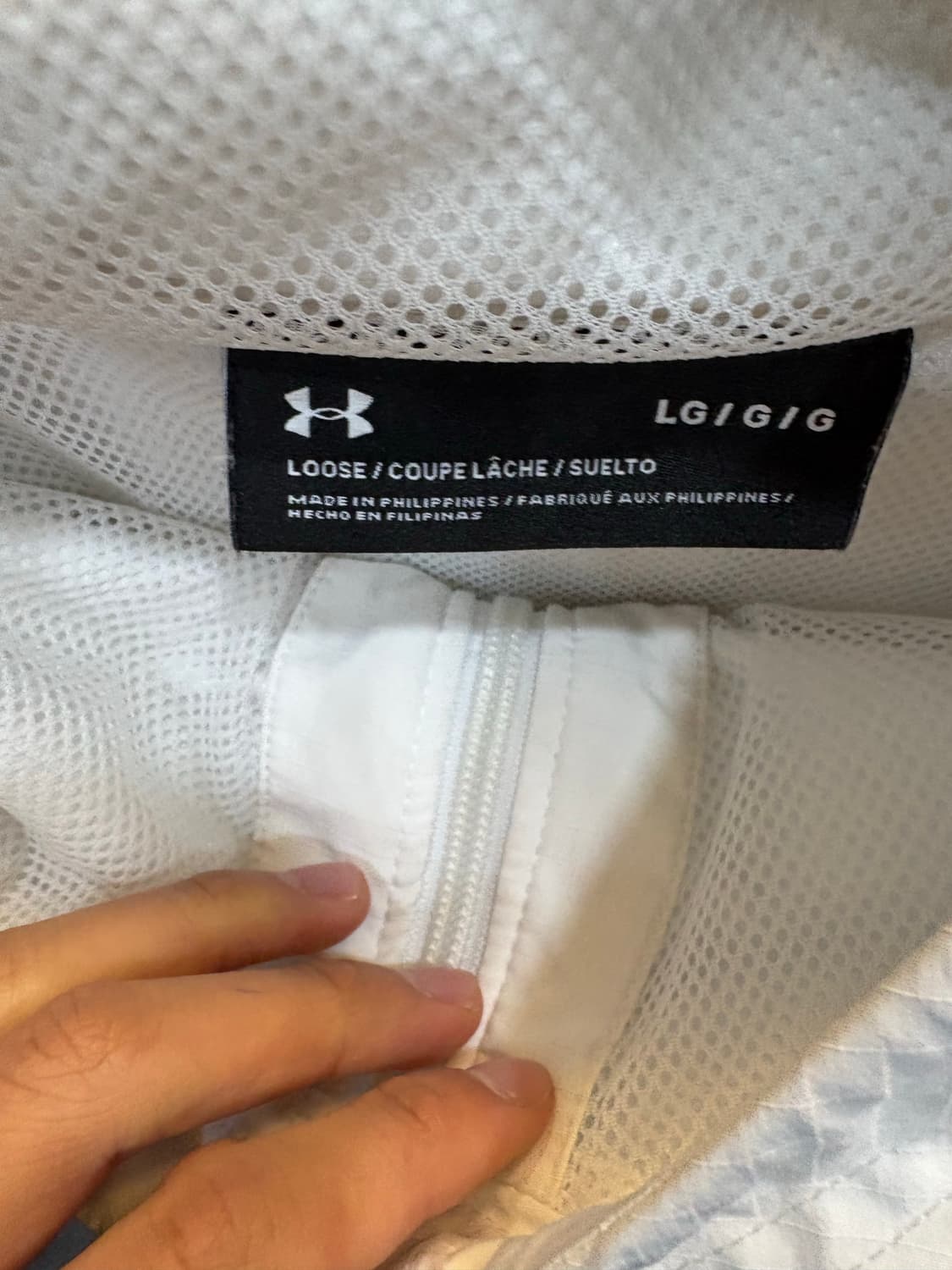 언더아머 화이트 바람막이 L사이즈 상품이미지2