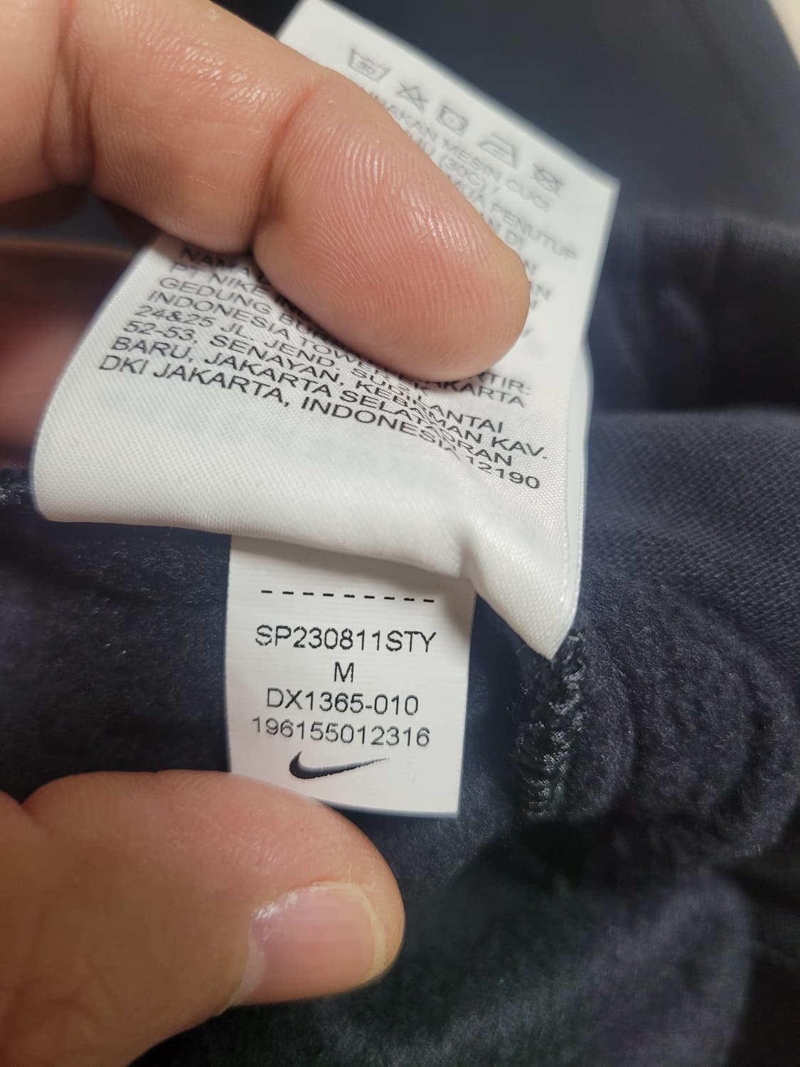 나이키 솔로 스우시 플리스 팬츠 블랙 
M 사이즈 판매합니다  상품이미지4