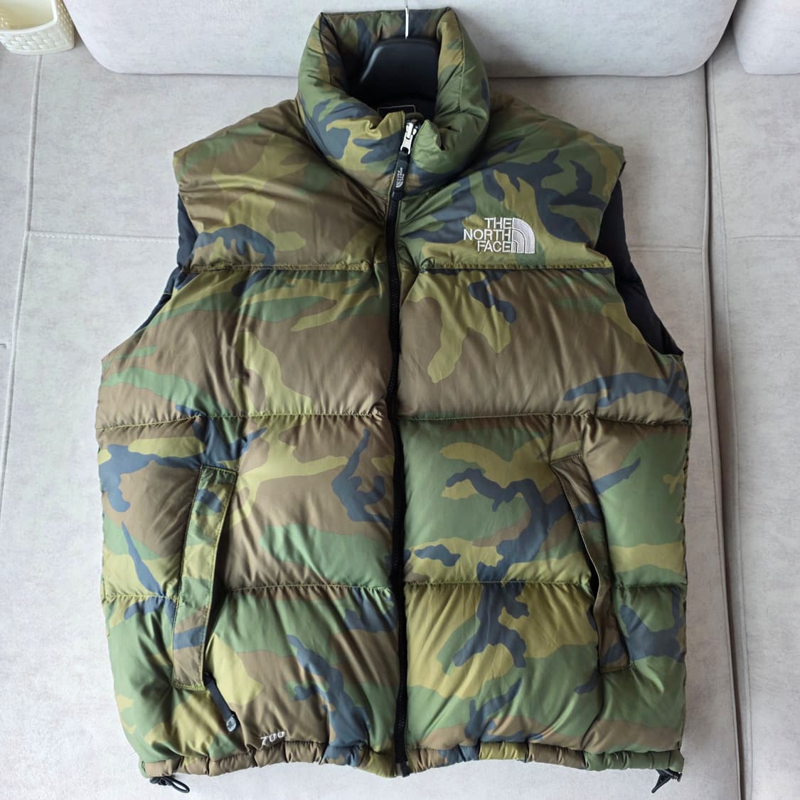 민트급 일본판 노스페이스 센터로고 700 눕시 패딩조끼 카모 XL 상품이미지1