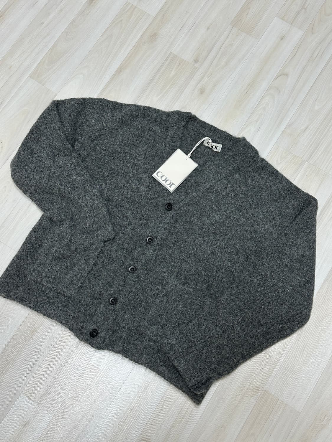 새상품)쿠어 coor 알파카 헤어리 브이넥 가디건L/그레이 상품이미지1