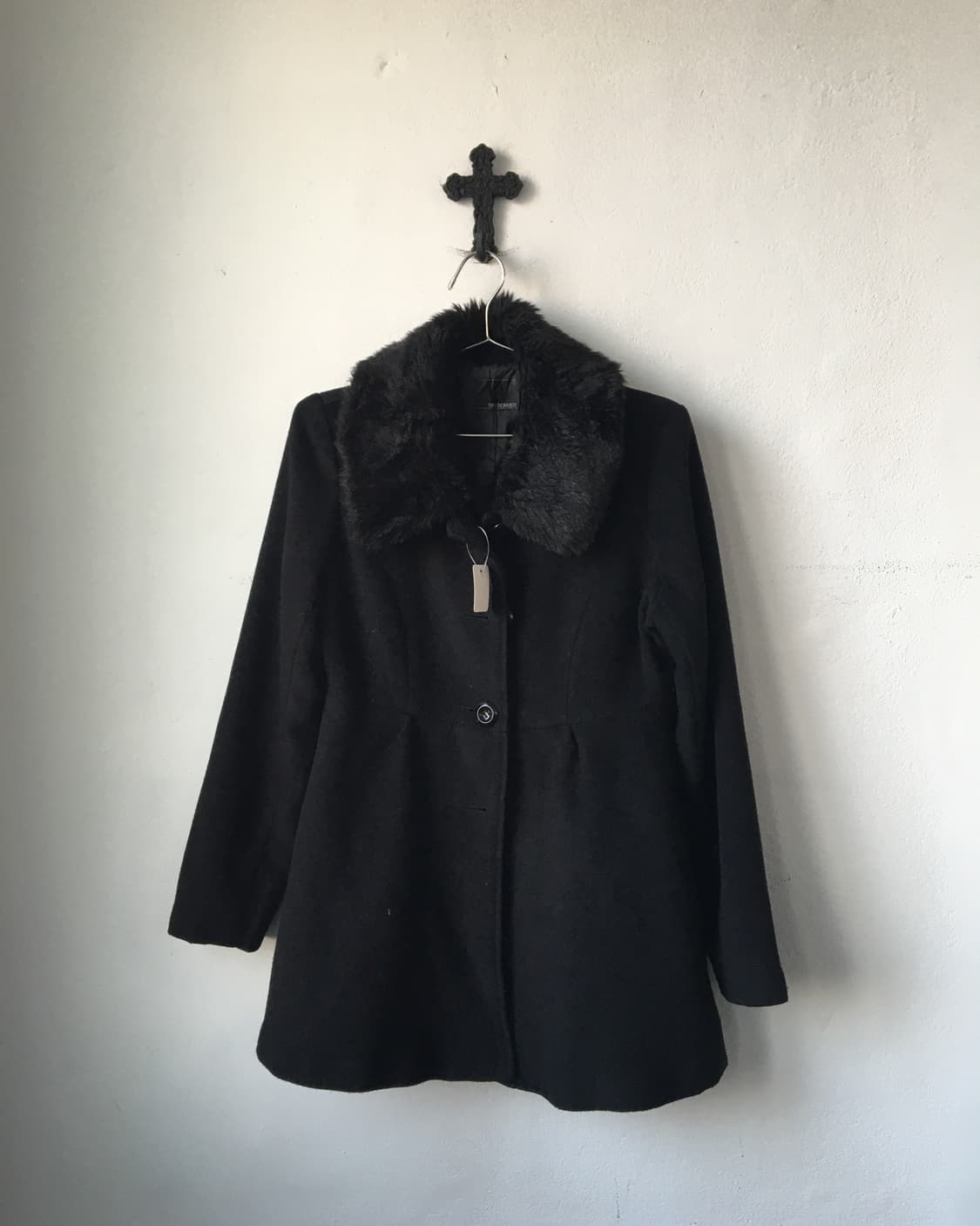 Fake fur collar point coat 상품이미지2