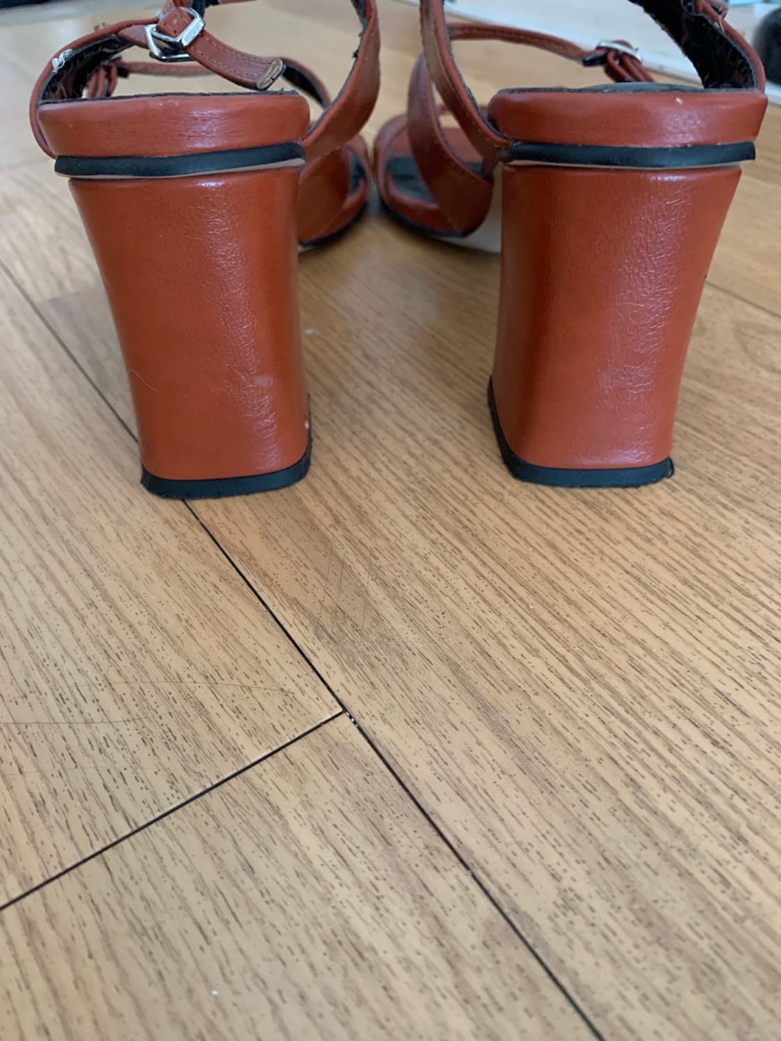 스트랩샌들 245mm 상품이미지3