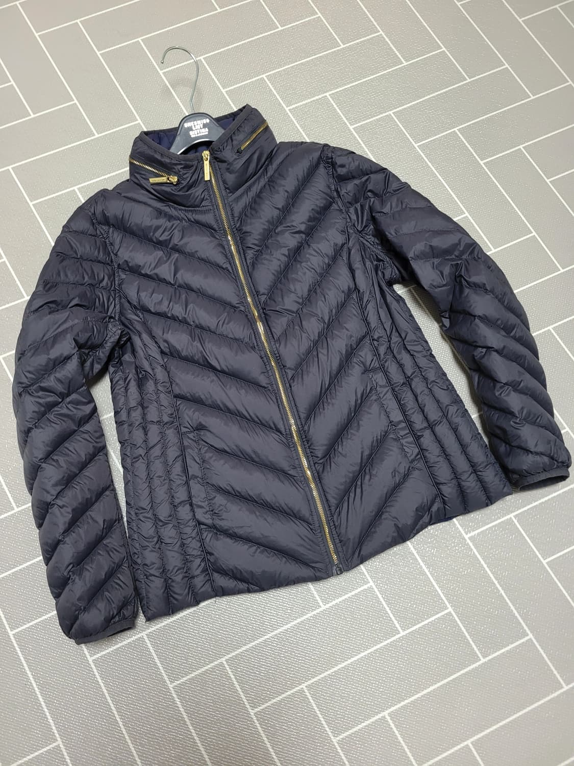 마이클코어스 셰브런 덕다운 퀼팅  패딩 L 상품이미지1