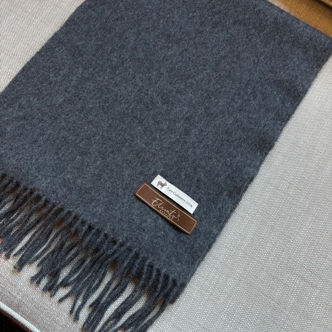 엘렘토(Elemto) 브랜드의 퓨어 캐시미어 100% 머플러 그레이 상품이미지4