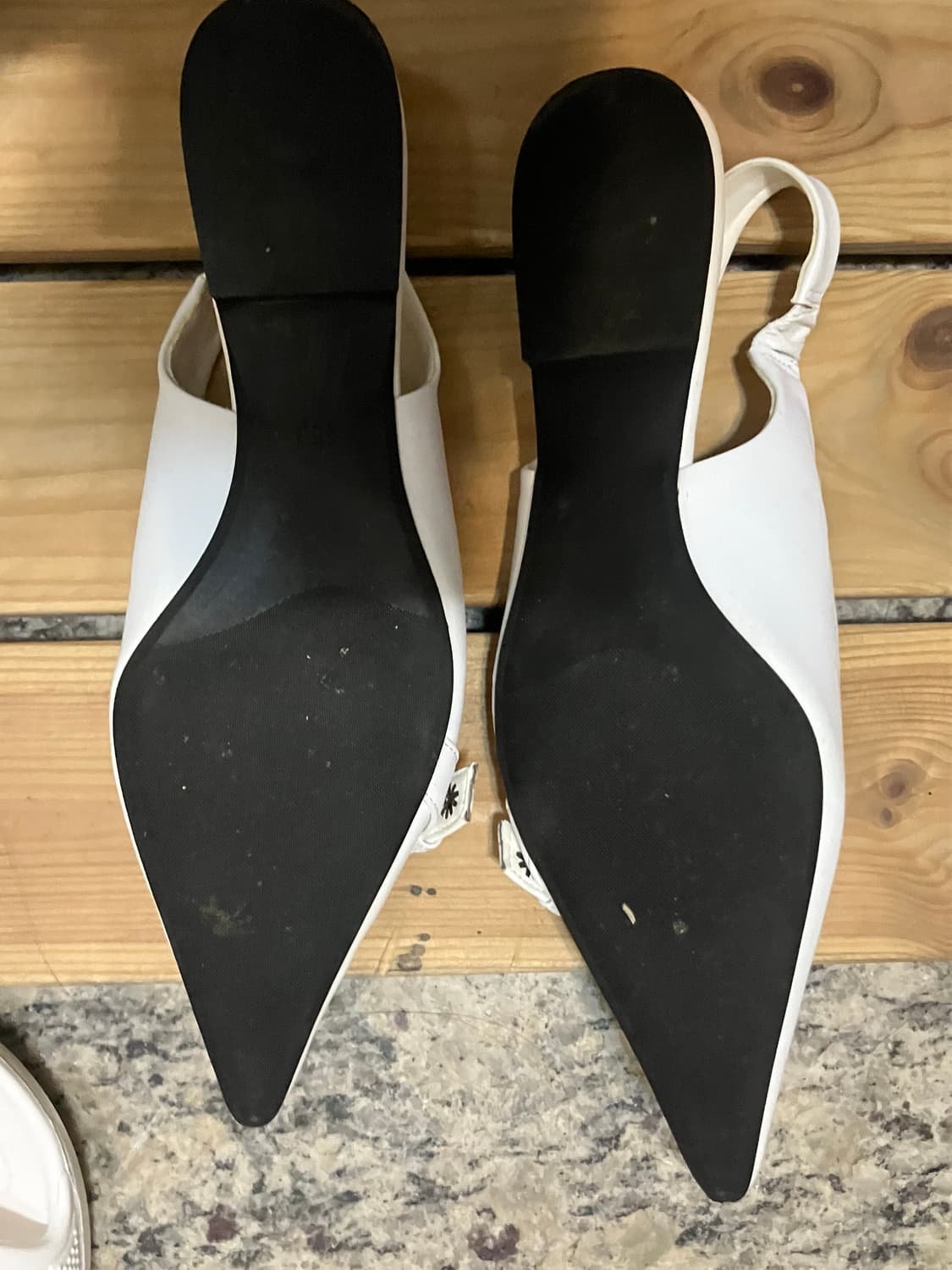 DEINET BUCKLE MULE IN WHITE 상품이미지2