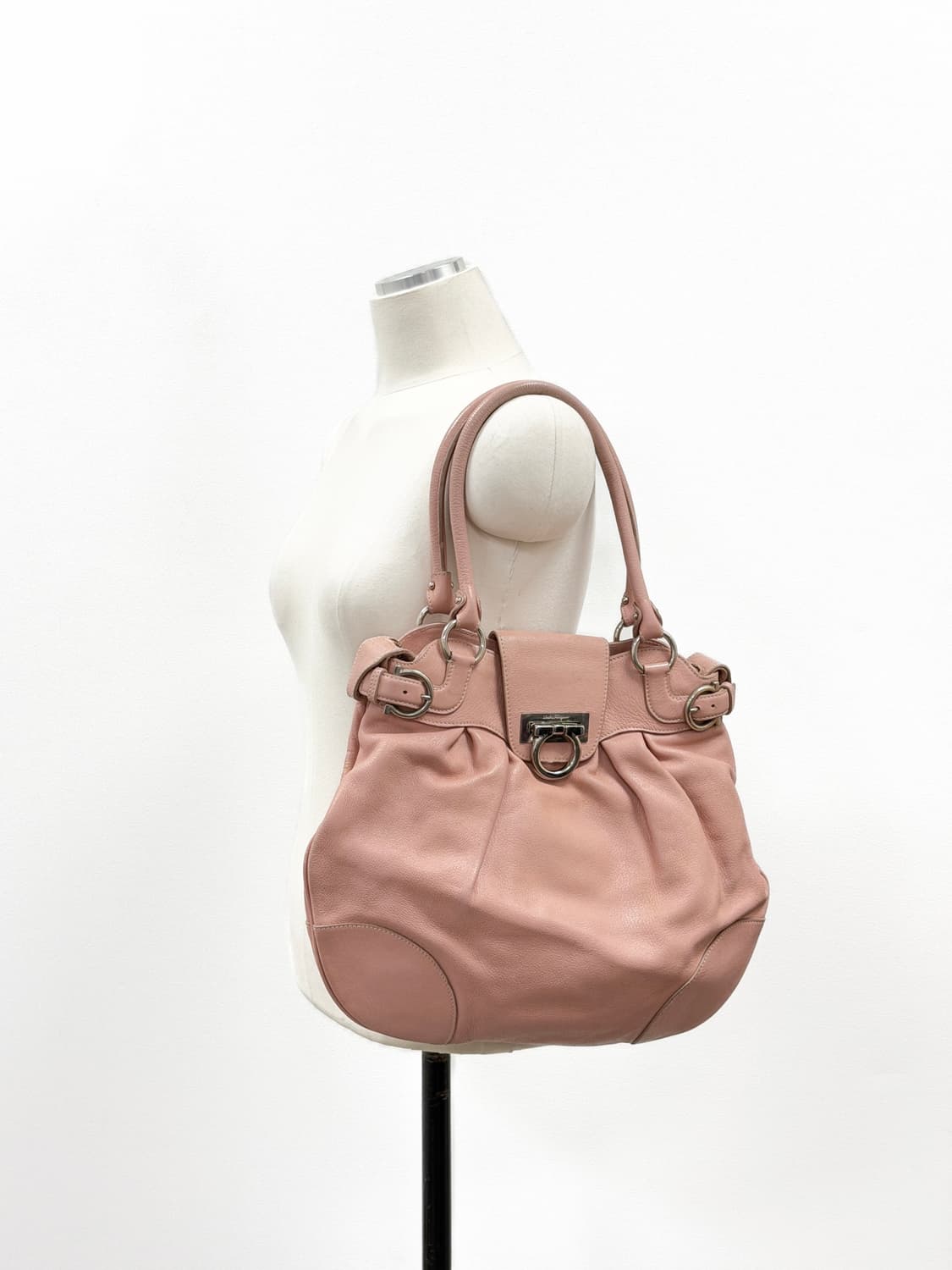 페라가모 핑크 레더 숄더백 상품이미지4