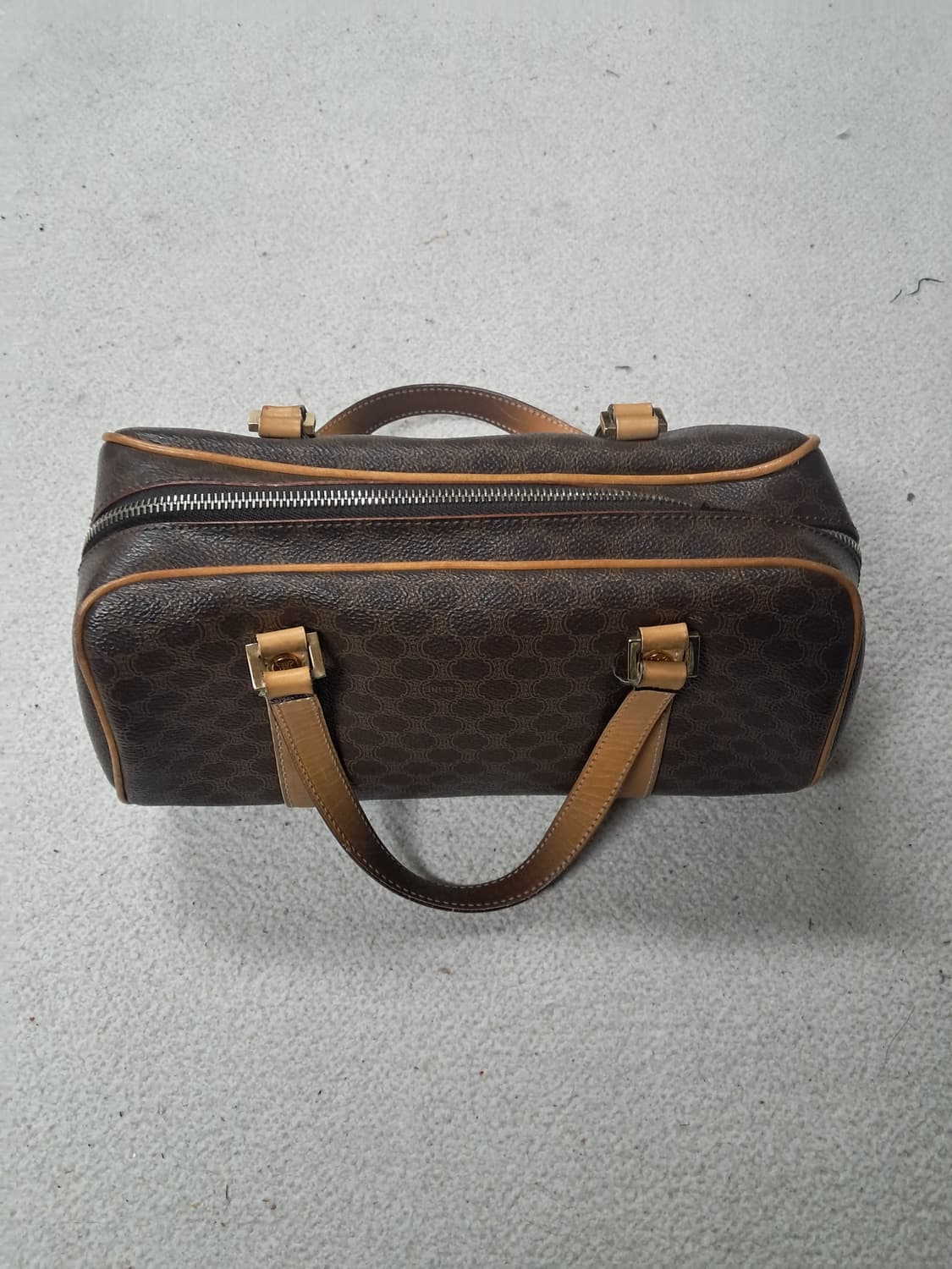 셀린느 트리오페 마카담 롤러백 상품이미지1