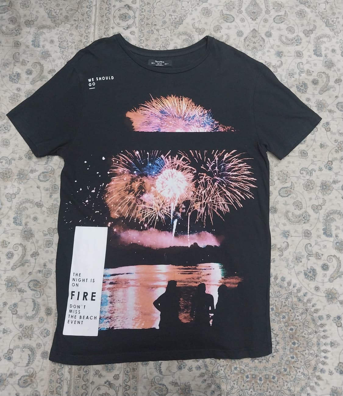 BERSHKA 버쉬카 불꽃놀이 프린팅 반팔티 S (55반까지) 상품이미지1