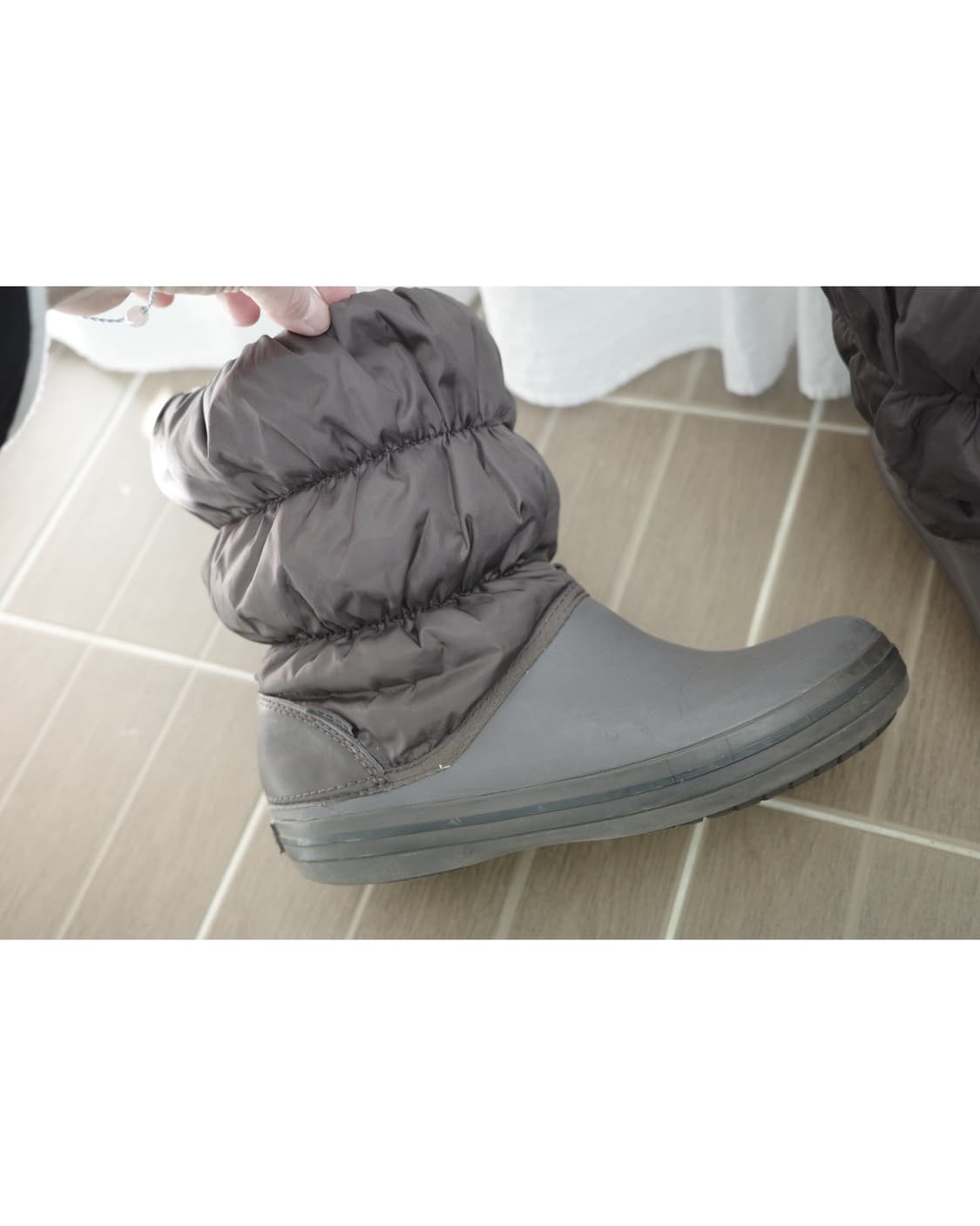 Crocs dark brown boots 상품이미지5