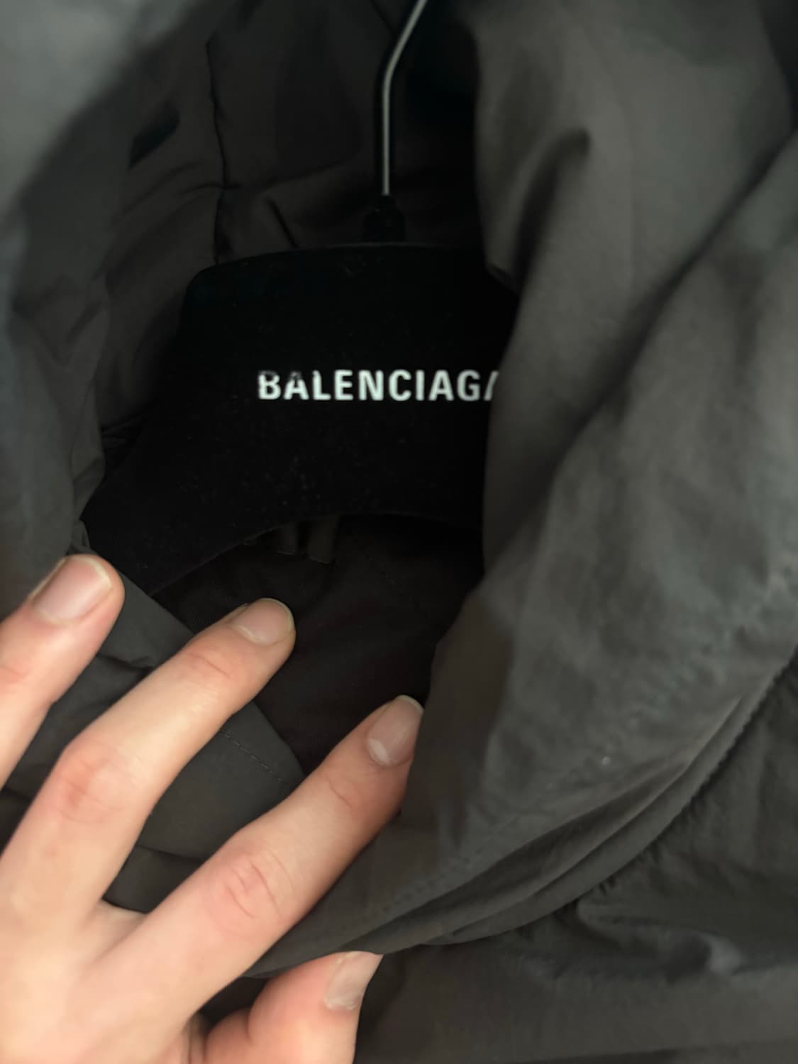 발렌시아가 스포티 B 나일론 패디드 풀오버 후드 블랙 2사이즈 상품이미지6