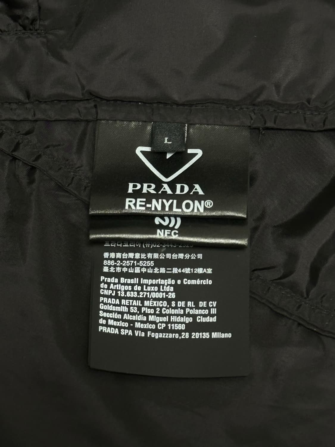프라다 리나일론 화이트로고 자켓 L(105) 블랙 상품이미지2