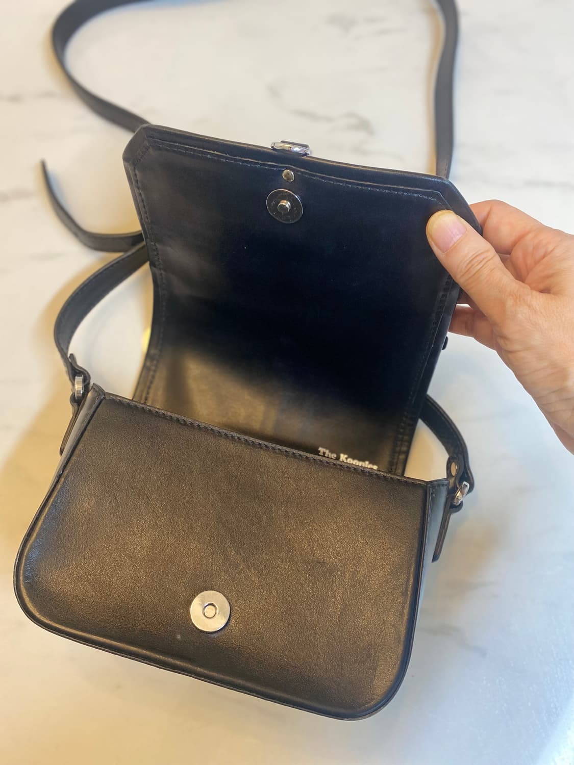 더쿠플스 벨티드백 상품이미지3