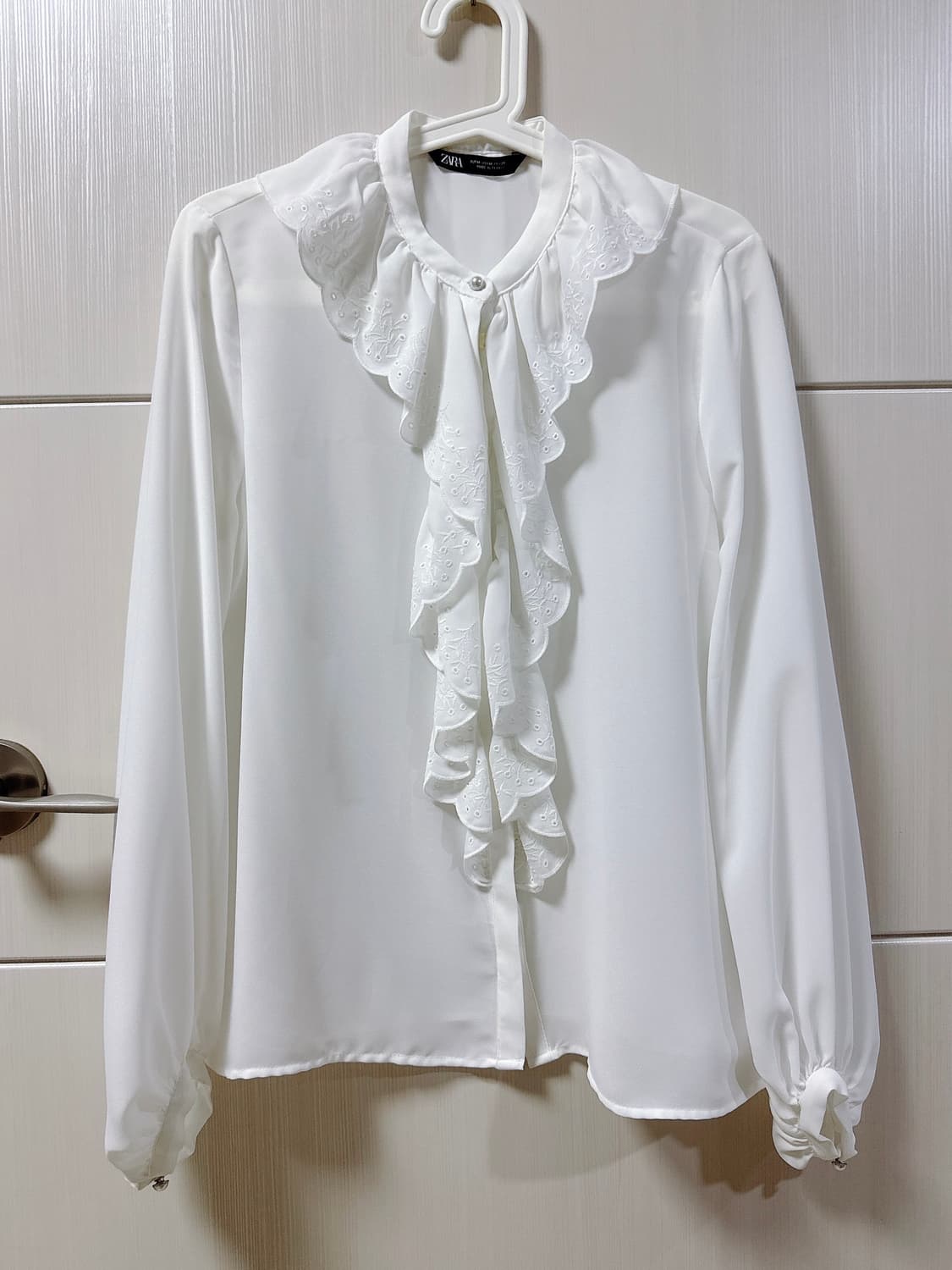 [ZARA] 자라 러플 화이트 블라우스 (M) 미착용 셔링 레이스 상품이미지4