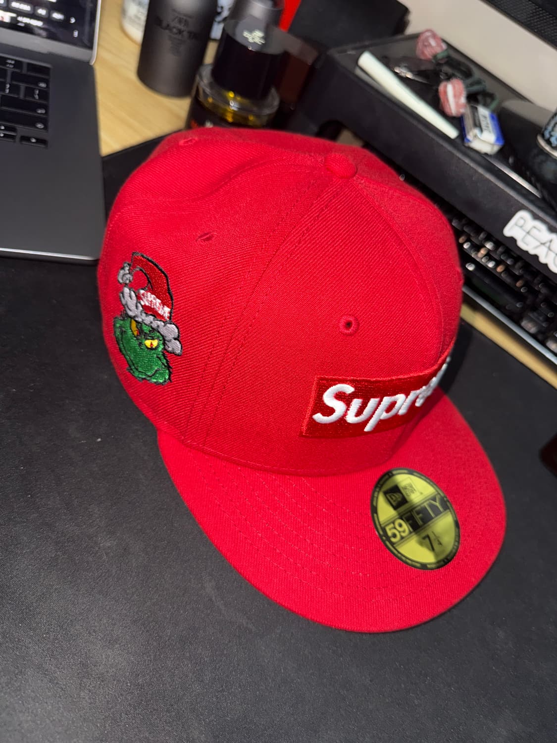 슈프림 x 뉴에라 레드 7 1/4 상품이미지1