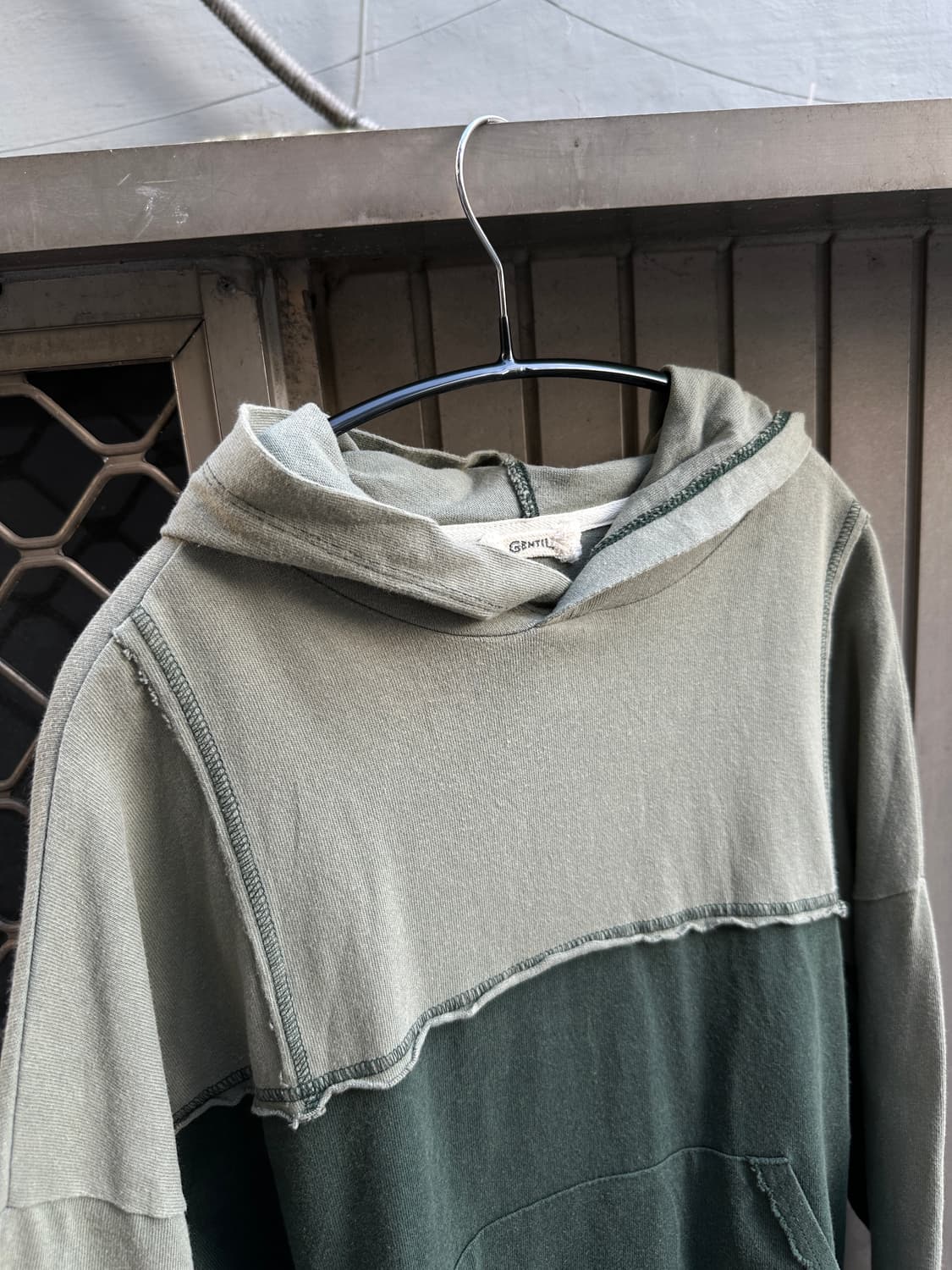 GENTIL grunge two tone color hoodie 상품이미지2