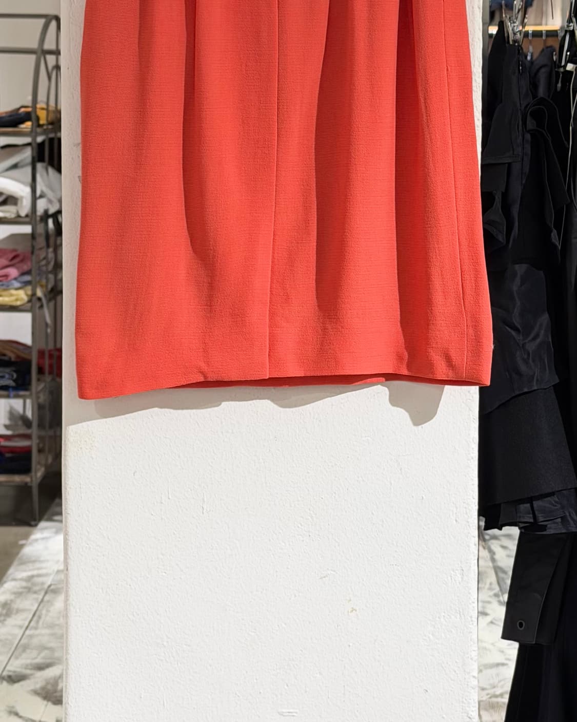 이브 생 로랑 코랄 핑크 베이직 h라인 미디 스커트 상품이미지6