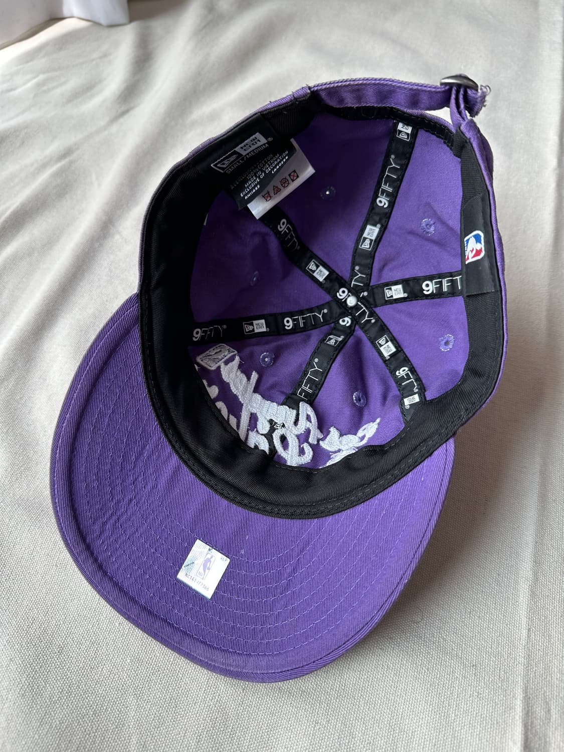 뉴에라 LA 레이커스 9FIFTY 레트로 크라운 스트랩백 퍼플 S/M 상품이미지8