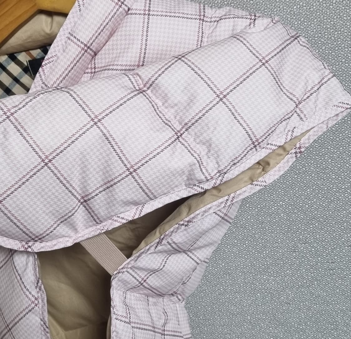 실측 M (66) 닥스 핑크 체크 덕다운 어깨 판초 상품이미지2