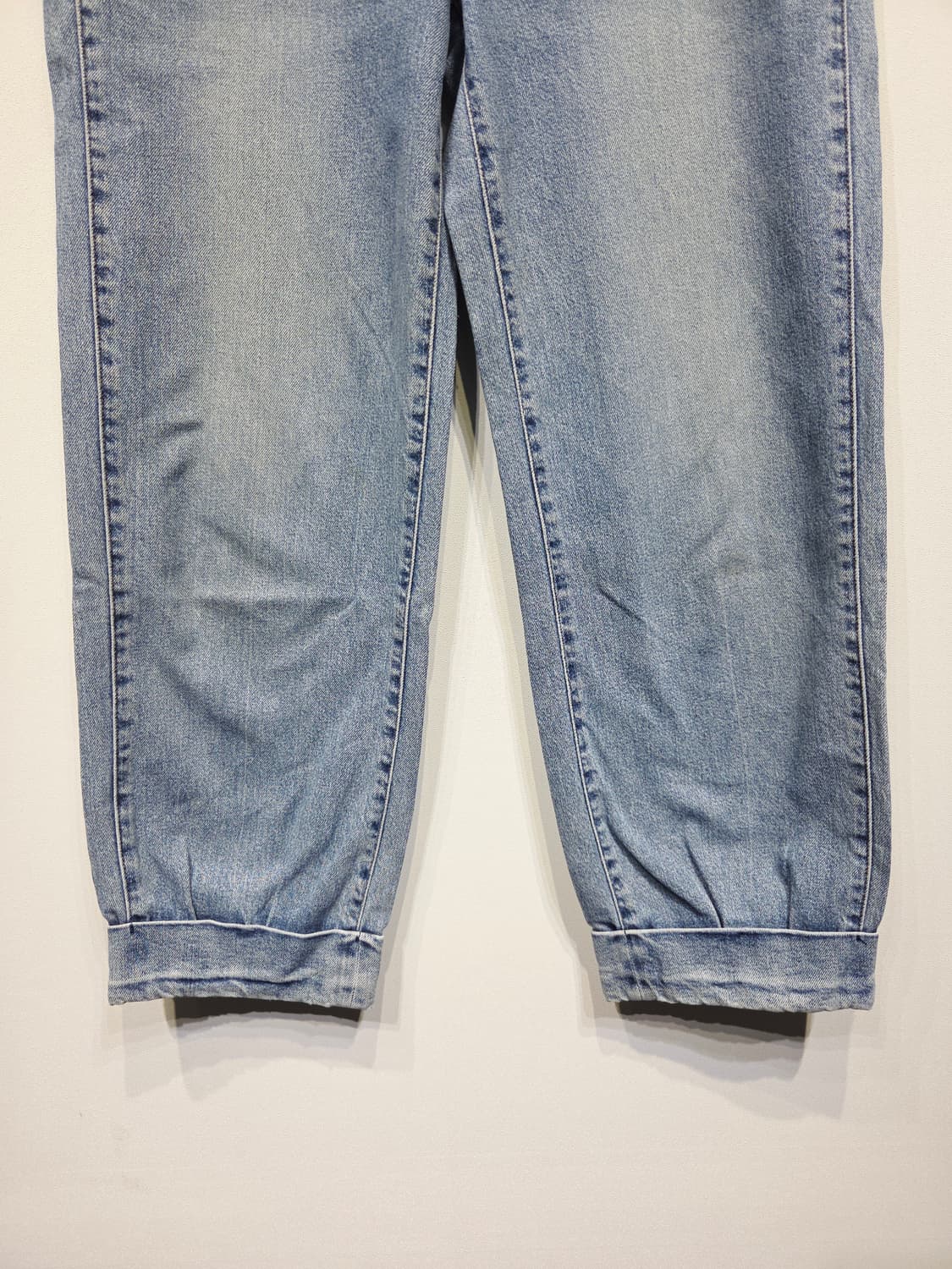 SYSTEM 시스템 밑단 핀턱 조거핏 데님 팬츠 상품이미지4