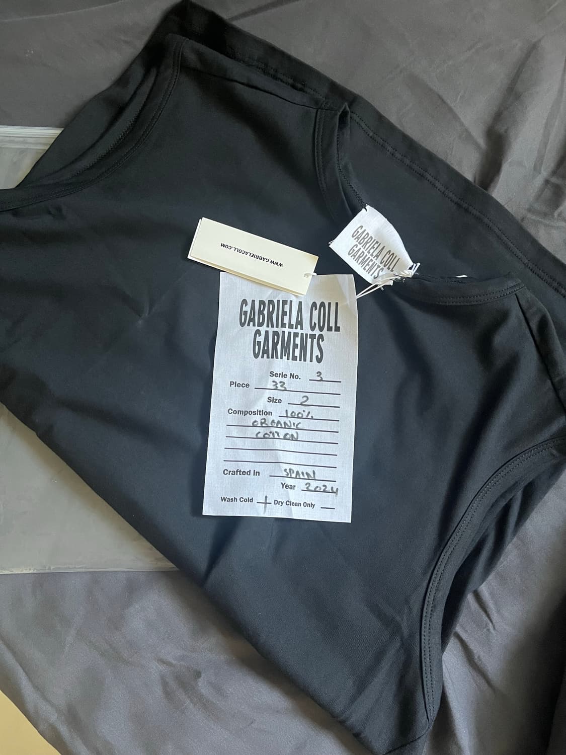 [2] 가브리엘라 콜 가먼츠 슬리브리스 블랙 상품이미지2