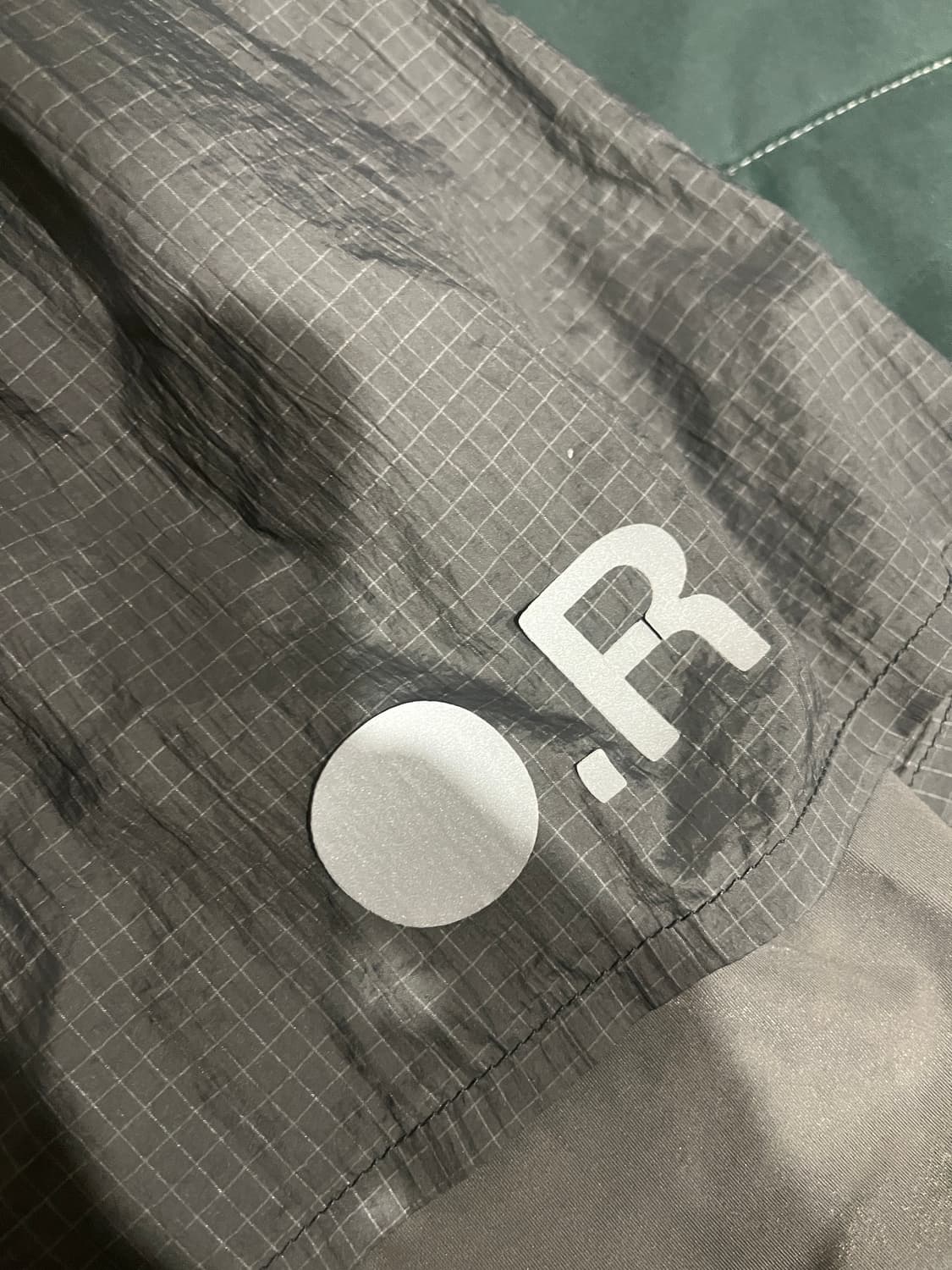 옵티미스틱 러너스 글로시 립스탑 쇼츠 메탈릭 그레이 상품이미지4