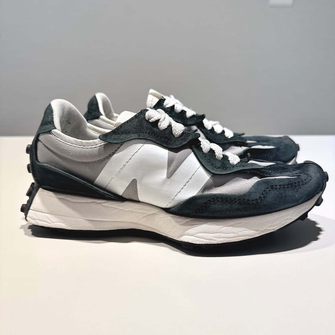 [240] 뉴발란스 327 블랙 그레이 상품이미지1