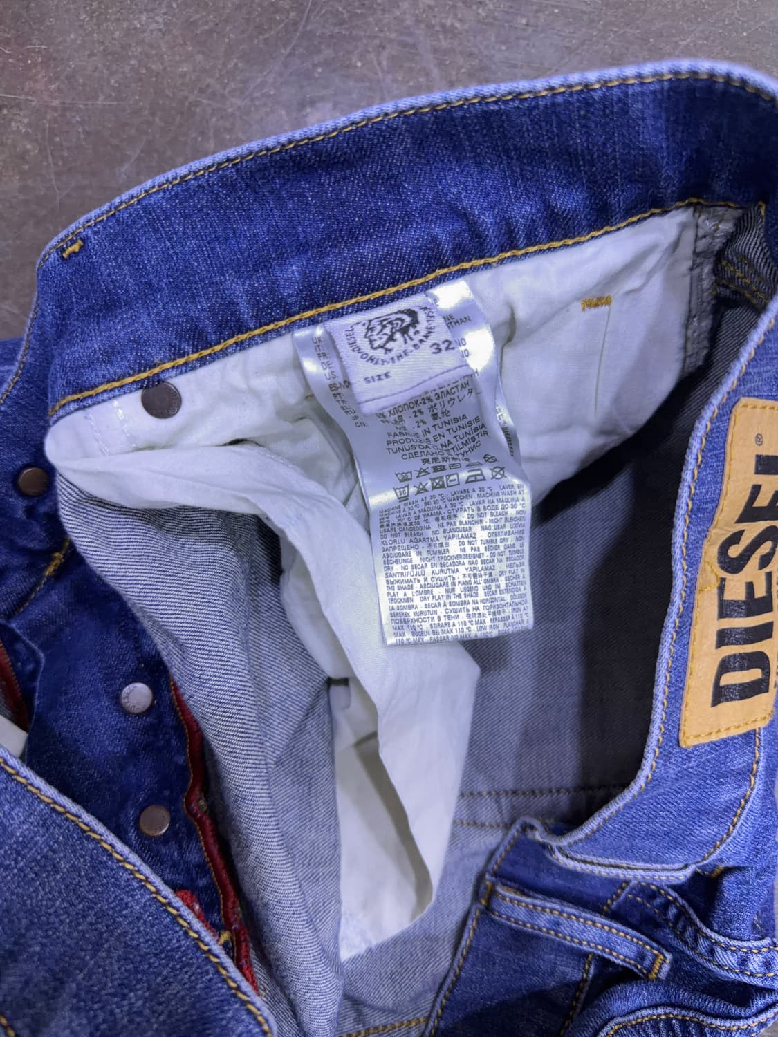 디젤 테파르 슬림 캐롯핏 빈티지 워싱 데님팬츠 32 상품이미지10