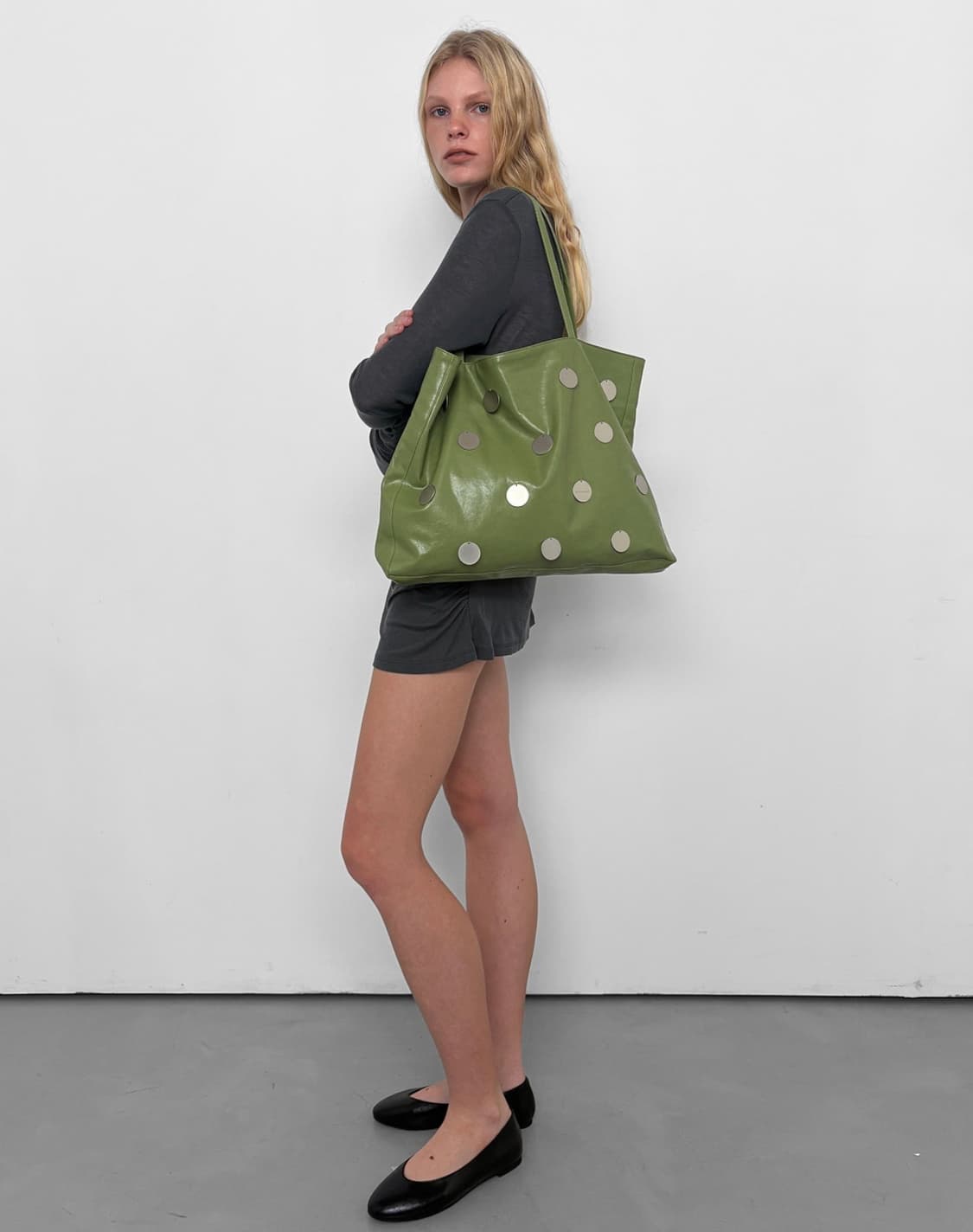 폴리수엠 메탈릭 쇼퍼백 그린 상품이미지2