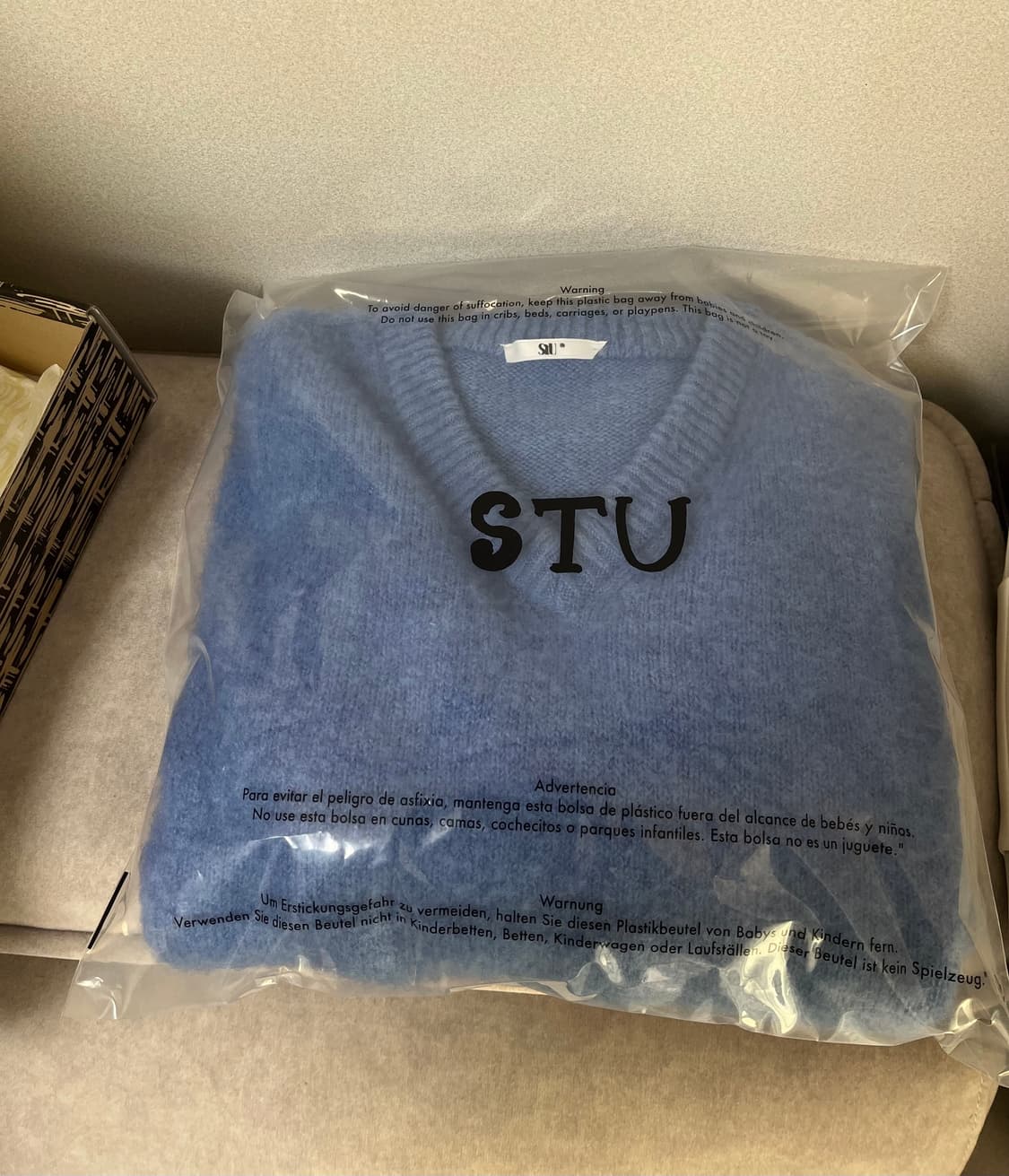 Stu 부클 브이넥 니트 Azure Blue 상품이미지6