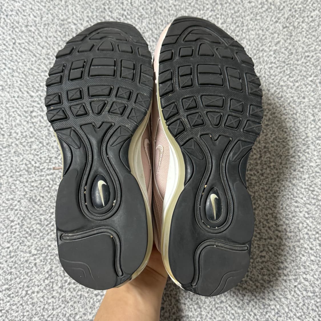 [정가 24만원] 나이키 에어맥스 97 베얼리 로즈 235 상품이미지7