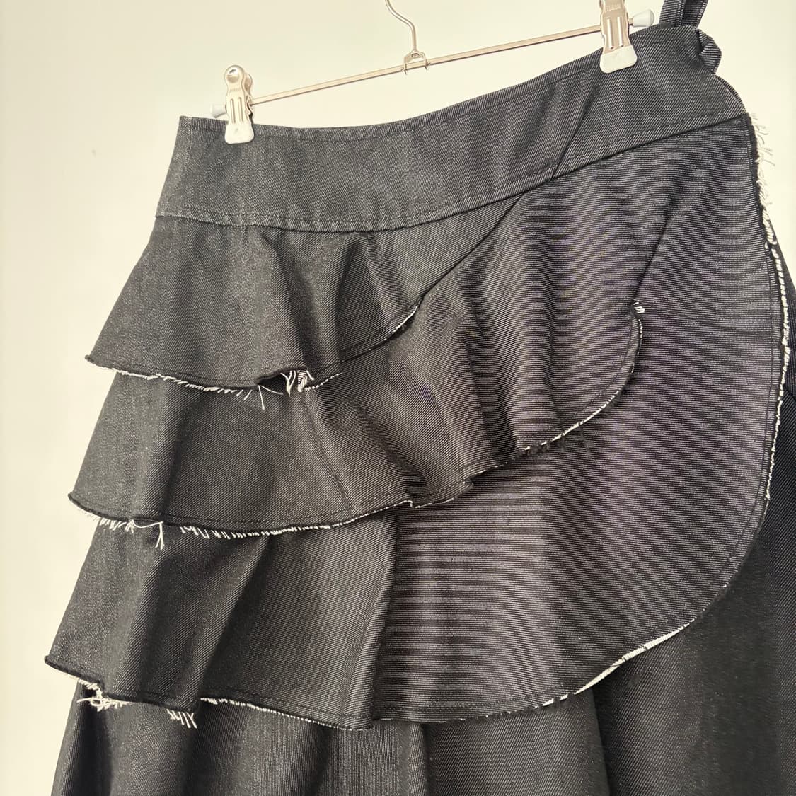 Ruffle Ribbon Distressed Denim Skirt 상품이미지5